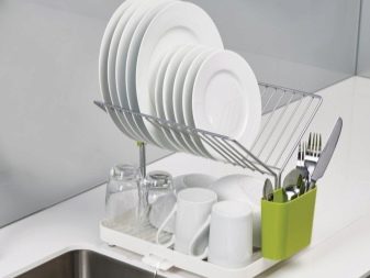 Сушарки для столових приладів: як вибрати ящик для зберігання ложок і виделок на кухні? Опис сушіння на рейлінг і інших моделей