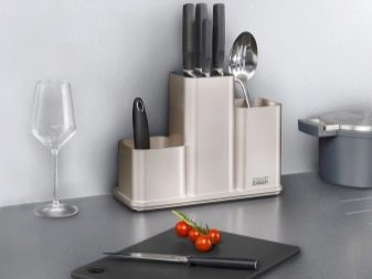 Сушарки для столових приладів: як вибрати ящик для зберігання ложок і виделок на кухні? Опис сушіння на рейлінг і інших моделей
