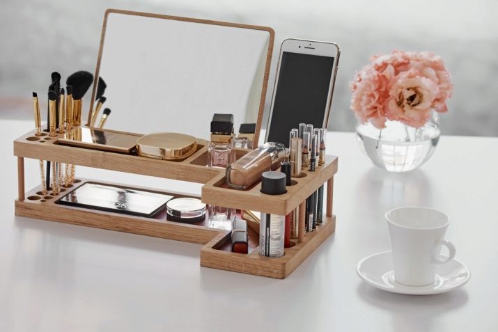 Сувеніри з дерева (29 фото): дерев’яні подарунки своїми руками, ексклюзивні різьблені презенти ручної роботи з червоного дерева