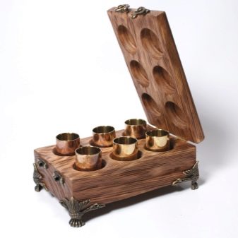 Сувеніри з дерева (29 фото): дерев’яні подарунки своїми руками, ексклюзивні різьблені презенти ручної роботи з червоного дерева