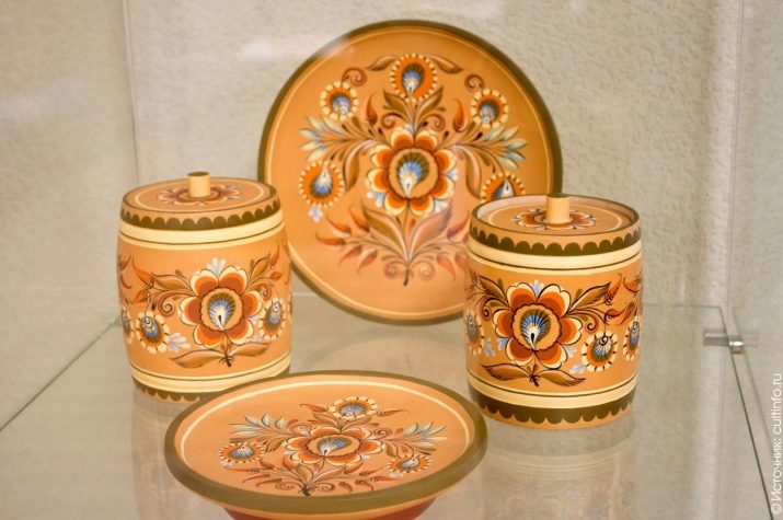 Сувеніри з дерева (29 фото): дерев’яні подарунки своїми руками, ексклюзивні різьблені презенти ручної роботи з червоного дерева