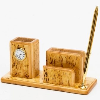 Сувеніри з дерева (29 фото): дерев’яні подарунки своїми руками, ексклюзивні різьблені презенти ручної роботи з червоного дерева