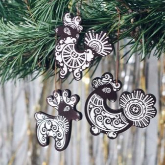 Сувеніри з дерева (29 фото): дерев’яні подарунки своїми руками, ексклюзивні різьблені презенти ручної роботи з червоного дерева