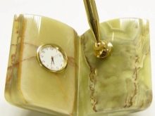 Сувеніри з каменю: коли і кому краще дарувати подарунки з бурштину і агата, селенита і онікса, нефриту і коралу, малахіту та інших натуральних каменів?