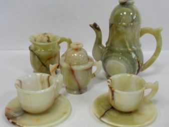 Сувеніри з каменю: коли і кому краще дарувати подарунки з бурштину і агата, селенита і онікса, нефриту і коралу, малахіту та інших натуральних каменів?