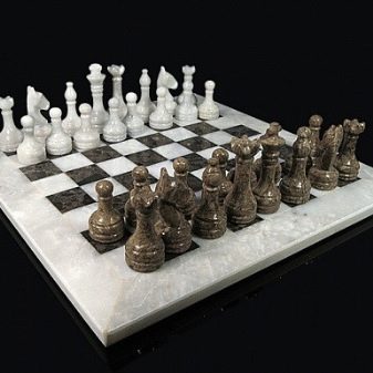 Сувеніри з каменю: коли і кому краще дарувати подарунки з бурштину і агата, селенита і онікса, нефриту і коралу, малахіту та інших натуральних каменів?