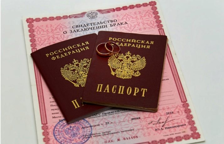 Свідоцтво про реєстрацію шлюбу (13 фото): можна ламінувати державний бланк про реєстрацію шлюбу? Як він виглядає і які його розміри?