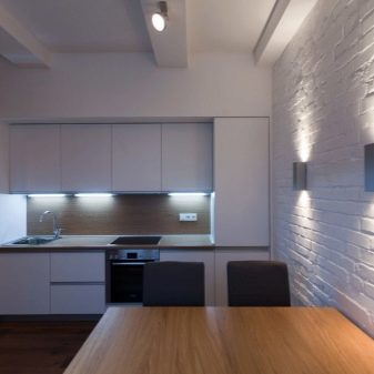 Світильники для кухні (74 фото): кухонні бра настінні сенсорні світильники, накладні і трекові світильники та плафони, інші варіанти