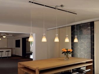 Світильники для кухні (74 фото): кухонні бра настінні сенсорні світильники, накладні і трекові світильники та плафони, інші варіанти