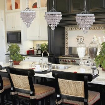 Світильники для кухні (74 фото): кухонні бра настінні сенсорні світильники, накладні і трекові світильники та плафони, інші варіанти