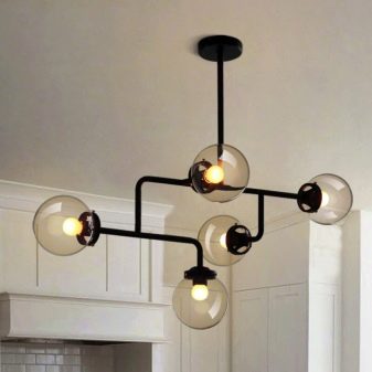 Світильники для кухні (74 фото): кухонні бра настінні сенсорні світильники, накладні і трекові світильники та плафони, інші варіанти