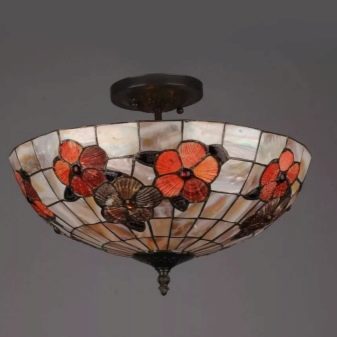 Світильники для кухні (74 фото): кухонні бра настінні сенсорні світильники, накладні і трекові світильники та плафони, інші варіанти