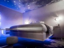 Світло в спальні (60 фото): особливості висвітлення в кімнаті, світильники-трубки і настільні лампи в дизайні інтер’єру, точкове підсвічування над ліжком