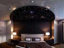 Світло в спальні (60 фото): особливості висвітлення в кімнаті, світильники-трубки і настільні лампи в дизайні інтер’єру, точкове підсвічування над ліжком