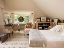 Світло в спальні (60 фото): особливості висвітлення в кімнаті, світильники-трубки і настільні лампи в дизайні інтер’єру, точкове підсвічування над ліжком