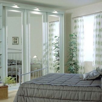 Світло в спальні (60 фото): особливості висвітлення в кімнаті, світильники-трубки і настільні лампи в дизайні інтер’єру, точкове підсвічування над ліжком