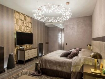 Світло в спальні (60 фото): особливості висвітлення в кімнаті, світильники-трубки і настільні лампи в дизайні інтер’єру, точкове підсвічування над ліжком