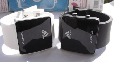 світлодіодні Наручні годинники (37 фото): настінні вироби на світлодіодних матрицях, переваги LED