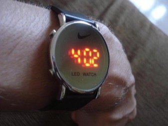 світлодіодні Наручні годинники (37 фото): настінні вироби на світлодіодних матрицях, переваги LED