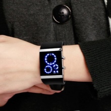 світлодіодні Наручні годинники (37 фото): настінні вироби на світлодіодних матрицях, переваги LED