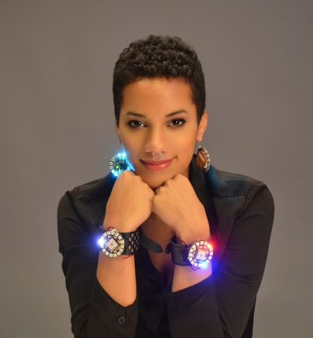 світлодіодні Наручні годинники (37 фото): настінні вироби на світлодіодних матрицях, переваги LED