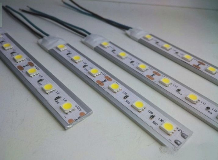 Світлодіодні світильники для акваріума (30 фото): вибираємо LED лампи для акваріумного освітлення, світлодіодний прожектор і лампи Т8. Розрахунок потужності для підсвічування. Як вибрати світлодіоди?