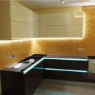 Світлодіодна стрічка для кухні (62 фото): самоклеюча стрічка 220 В. Яку стрічку вибрати для підсвічування кухонного гарнітура? Стрічкова підсвічування для фартуха