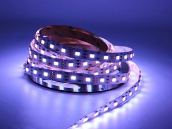 Світлодіодна стрічка для кухні (62 фото): самоклеюча стрічка 220 В. Яку стрічку вибрати для підсвічування кухонного гарнітура? Стрічкова підсвічування для фартуха