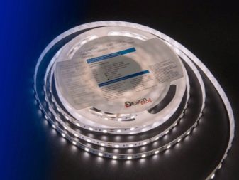 Світлодіодна стрічка для кухні (62 фото): самоклеюча стрічка 220 В. Яку стрічку вибрати для підсвічування кухонного гарнітура? Стрічкова підсвічування для фартуха