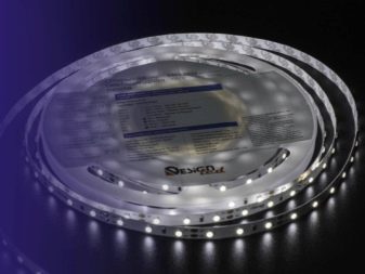 Світлодіодна стрічка для кухні (62 фото): самоклеюча стрічка 220 В. Яку стрічку вибрати для підсвічування кухонного гарнітура? Стрічкова підсвічування для фартуха