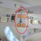 Світлодіодна стрічка для кухні (62 фото): самоклеюча стрічка 220 В. Яку стрічку вибрати для підсвічування кухонного гарнітура? Стрічкова підсвічування для фартуха