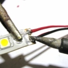 Світлодіодна стрічка для кухні (62 фото): самоклеюча стрічка 220 В. Яку стрічку вибрати для підсвічування кухонного гарнітура? Стрічкова підсвічування для фартуха