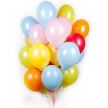 Сюрприз з повітряних куль (23 фото): як зробити ідеальний подарунок? Як красиво упакувати гелієві кулі в коробку? Як зробити повітряну кулю з сюрпризів всередині?