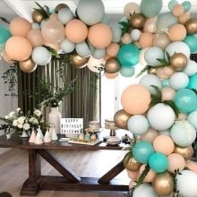 Сюрприз з повітряних куль (23 фото): як зробити ідеальний подарунок? Як красиво упакувати гелієві кулі в коробку? Як зробити повітряну кулю з сюрпризів всередині?