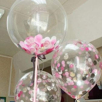 Сюрприз з повітряних куль (23 фото): як зробити ідеальний подарунок? Як красиво упакувати гелієві кулі в коробку? Як зробити повітряну кулю з сюрпризів всередині?