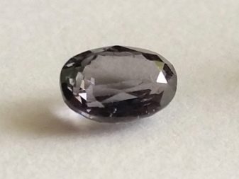 Тааффеит (18 фото): де і як добувають камінь? Основні його властивості та цікаві факти. Кому підійде це камінь?