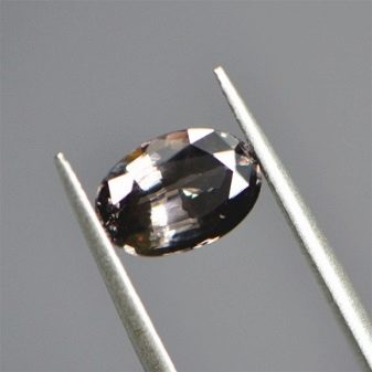 Тааффеит (18 фото): де і як добувають камінь? Основні його властивості та цікаві факти. Кому підійде це камінь?