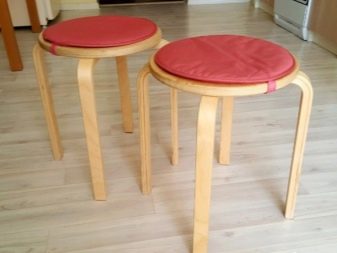 Табуретки для кухні (53 фото): складні дерев’яні кухонні табурети, сучасні високі барні моделі і інші варіанти, розміри табуреток