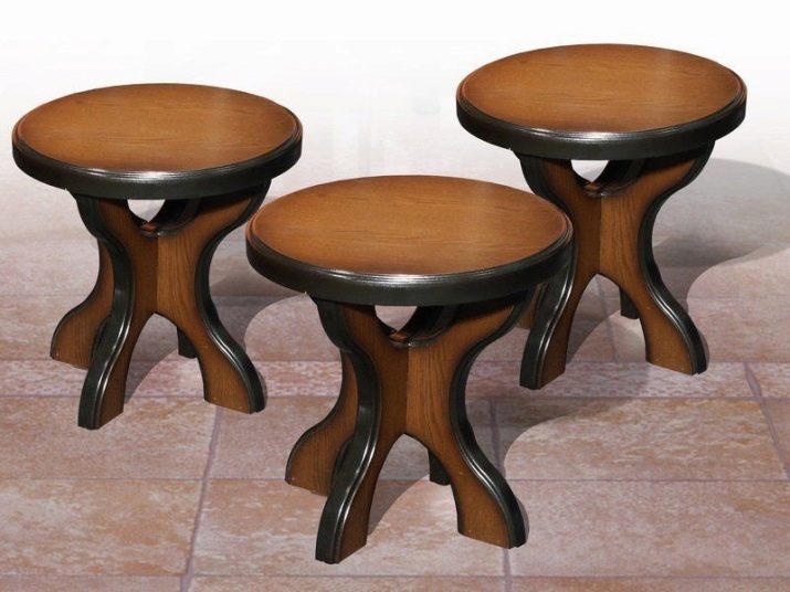 Табуретки для кухні (53 фото): складні дерев’яні кухонні табурети, сучасні високі барні моделі і інші варіанти, розміри табуреток