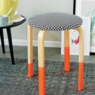 Табуретки для кухні (53 фото): складні дерев’яні кухонні табурети, сучасні високі барні моделі і інші варіанти, розміри табуреток