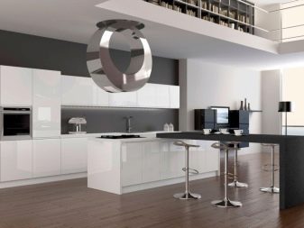 Табуретки для кухні (53 фото): складні дерев’яні кухонні табурети, сучасні високі барні моделі і інші варіанти, розміри табуреток