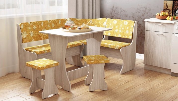 Табуретки для кухні (53 фото): складні дерев’яні кухонні табурети, сучасні високі барні моделі і інші варіанти, розміри табуреток