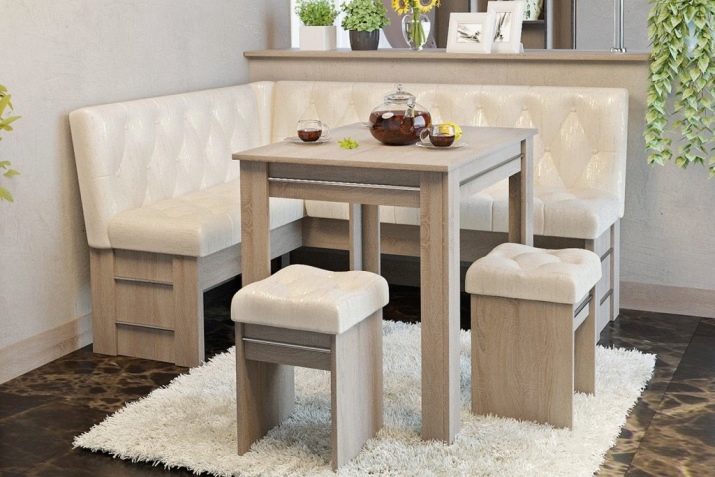 Табуретки для кухні (53 фото): складні дерев’яні кухонні табурети, сучасні високі барні моделі і інші варіанти, розміри табуреток