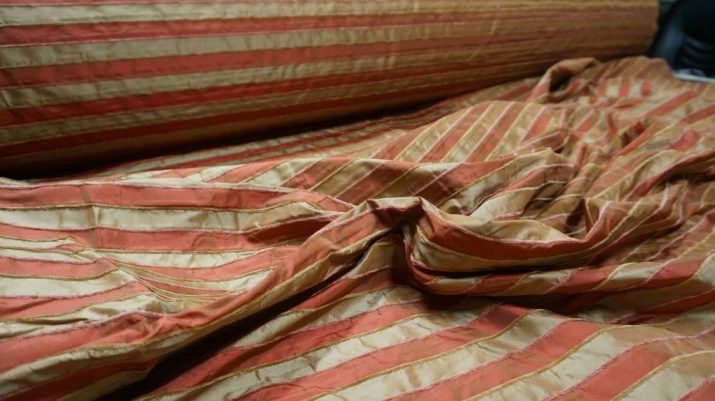 Тафта (20 фото): що це таке? Опис матеріалу. Достоїнства і недоліки легкої тканини для штор і інших виробів