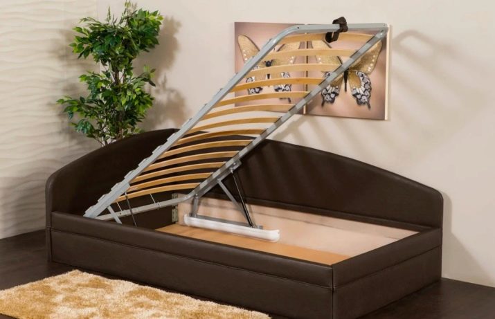 Тахта з ортопедичним матрацом і ящиком для білизни: вибираємо кутову тахту-ліжко, розміри двоспальним та односпальним, огляд видів, їх плюси і мінуси