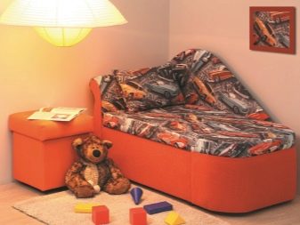 Тахта з ортопедичним матрацом і ящиком для білизни: вибираємо кутову тахту-ліжко, розміри двоспальним та односпальним, огляд видів, їх плюси і мінуси