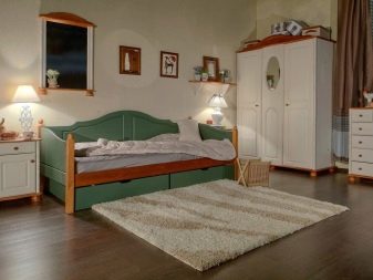 Тахта з ортопедичним матрацом і ящиком для білизни: вибираємо кутову тахту-ліжко, розміри двоспальним та односпальним, огляд видів, їх плюси і мінуси