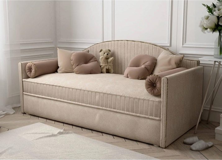 Тахта з ортопедичним матрацом і ящиком для білизни: вибираємо кутову тахту-ліжко, розміри двоспальним та односпальним, огляд видів, їх плюси і мінуси