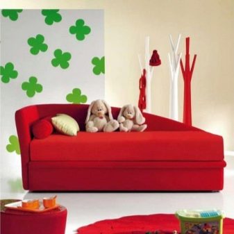 Тахта з ортопедичним матрацом і ящиком для білизни: вибираємо кутову тахту-ліжко, розміри двоспальним та односпальним, огляд видів, їх плюси і мінуси