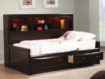 Тахта з ортопедичним матрацом і ящиком для білизни: вибираємо кутову тахту-ліжко, розміри двоспальним та односпальним, огляд видів, їх плюси і мінуси